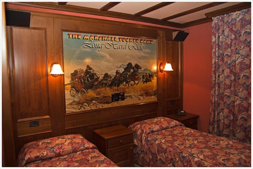 Hotel California Champoluc Quarto foto